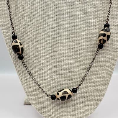 Vintage 90s Silver Tone Chain Necklace Cream & Black Spotted Oval Beaded Jewelry - Thumbnail 4