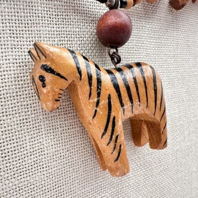 Vintage 90s Hand Carved Wooden Beaded Zebra Pendent Necklace Women's Jewelry Y2K - Thumbnail 9