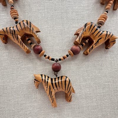 Vintage 90s Hand Carved Wooden Beaded Zebra Pendent Necklace Women's Jewelry Y2K - Thumbnail 7