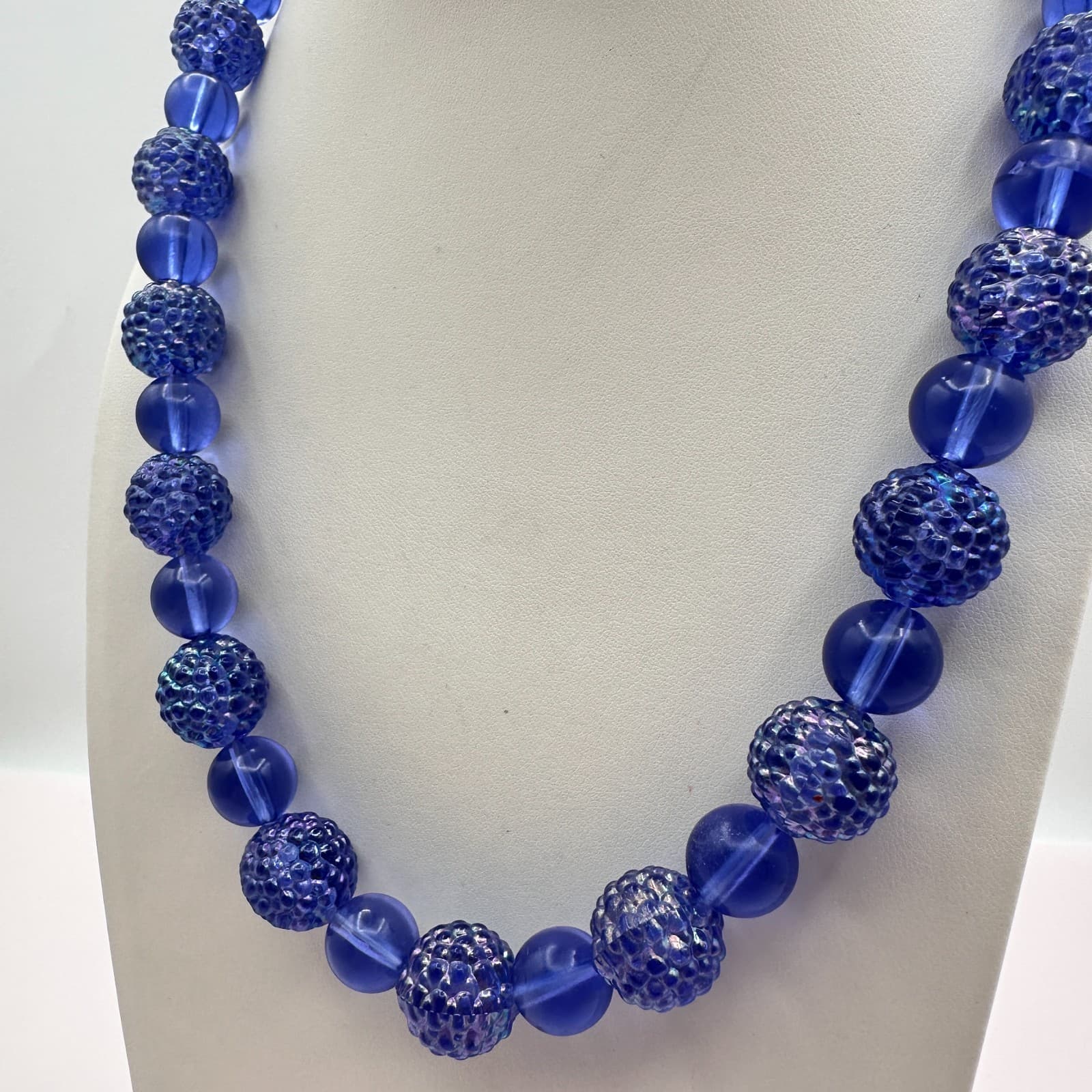 Vintage 90s Cobalt Blue Iridescent Berry Beaded lucite Necklace Women's Jewelry - Thumbnail 7