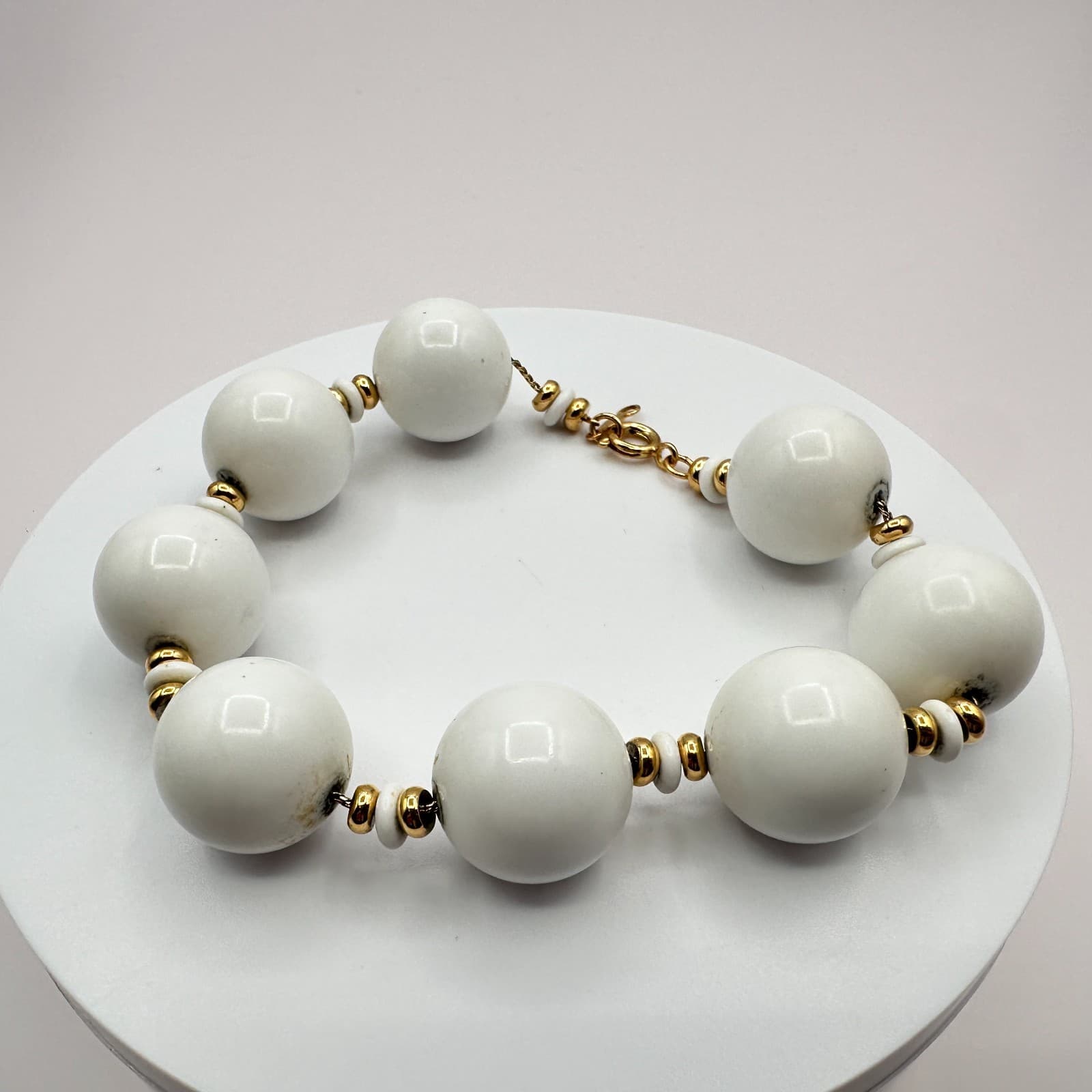 Vintage 80s White Oversized Bead Bracelet Gold Tone Chunky Statement Jewelry Bib - Thumbnail 5