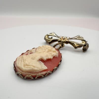 Vintage 80s Cameo Brooch Pin Gold Tone Bow Dangle Red White Portrait Classic Y2K - Thumbnail 6