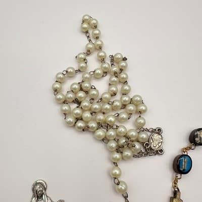 VTG 90s Catholic Rosary Faux Pearl Necklace Medugorje Virgin Mary Crucifix Set - Thumbnail 7