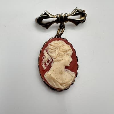 Vintage 80s Cameo Brooch Pin Gold Tone Bow Dangle Red White Portrait Classic Y2K - Thumbnail 2