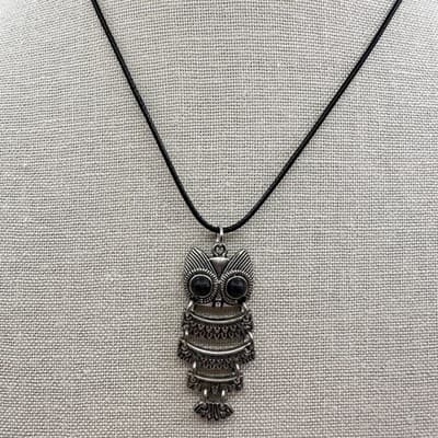 Vintage Y2K Silver Tone Articulated Owl Black Eyes Pendant Necklace Jewelry 90s - Thumbnail 2