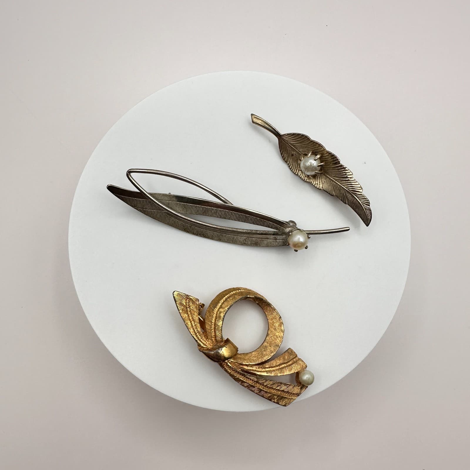 Vintage 80s 90s Pearl Brooch Set Gold & Silver Tone Leaf Bow Abstract Pins Retro - Thumbnail 2