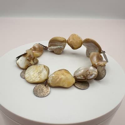 Vintage 80s Chunky Pearl Shell Nugget Hammered Metal Disc Charm Bracelet Jewelry - Thumbnail 2
