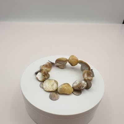 Vintage 80s Chunky Pearl Shell Nugget Hammered Metal Disc Charm Bracelet Jewelry - Thumbnail 3
