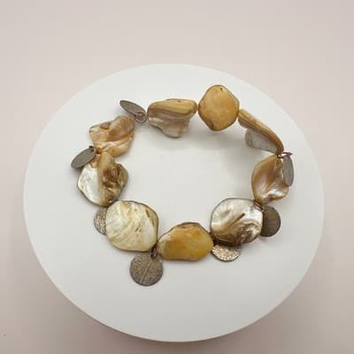 Vintage 80s Chunky Pearl Shell Nugget Hammered Metal Disc Charm Bracelet Jewelry - Thumbnail 4