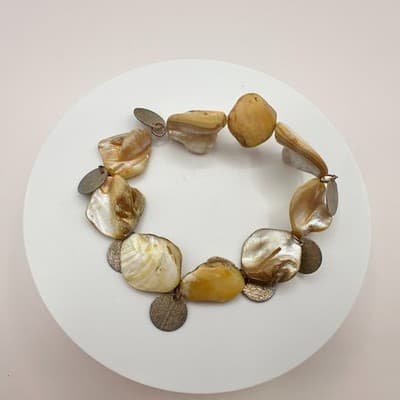 Vintage 80s Chunky Pearl Shell Nugget Hammered Metal Disc Charm Bracelet Jewelry - Thumbnail 5