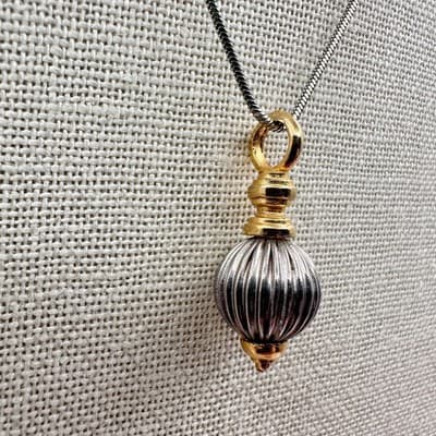 Vintage Y2K Gold/Silver Tone Snake Chain Ribbed Ball Pendant Necklace Jewelry - Thumbnail 2
