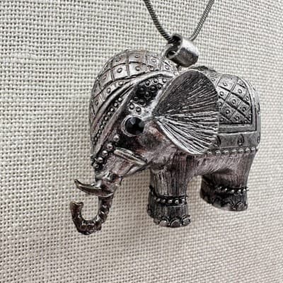 Vintage Y2K Black Rhinestone Silver Tone Elephant Pendant Necklace Jewelry 90s - Thumbnail 4