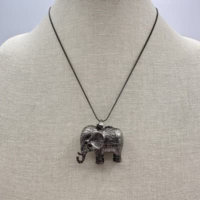 Vintage Y2K Black Rhinestone Silver Tone Elephant Pendant Necklace Jewelry 90s - Thumbnail 3