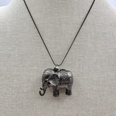 Vintage Y2K Black Rhinestone Silver Tone Elephant Pendant Necklace Jewelry 90s - Thumbnail 2