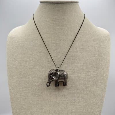 Vintage Y2K Black Rhinestone Silver Tone Elephant Pendant Necklace Jewelry 90s - Thumbnail 8