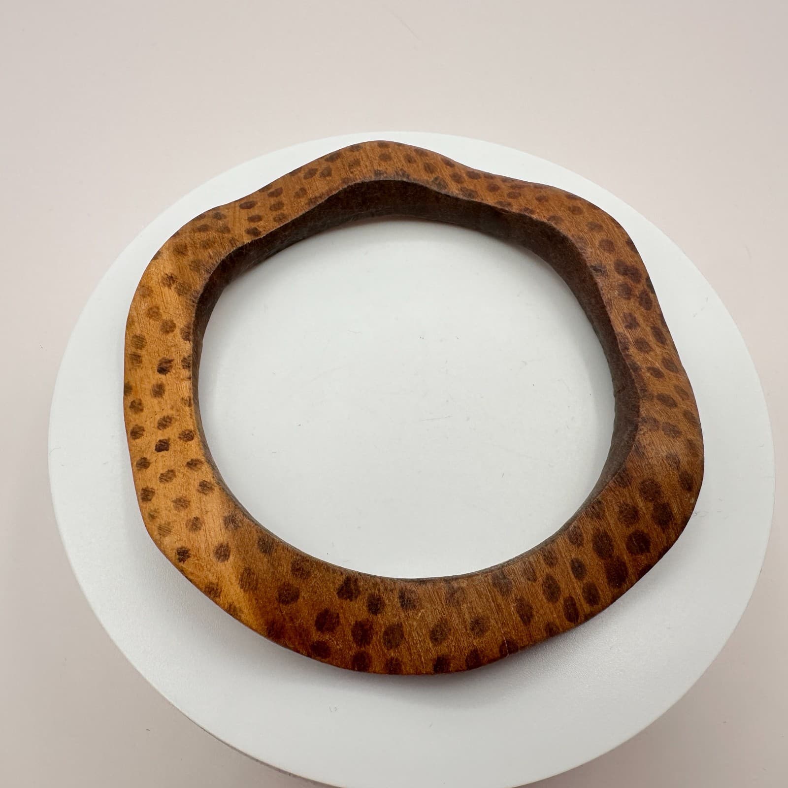 Vintage 70s Brown Wood Bangle Bracelet Wavy Abstract Animal Print Ethnic Jewelry - Thumbnail 4
