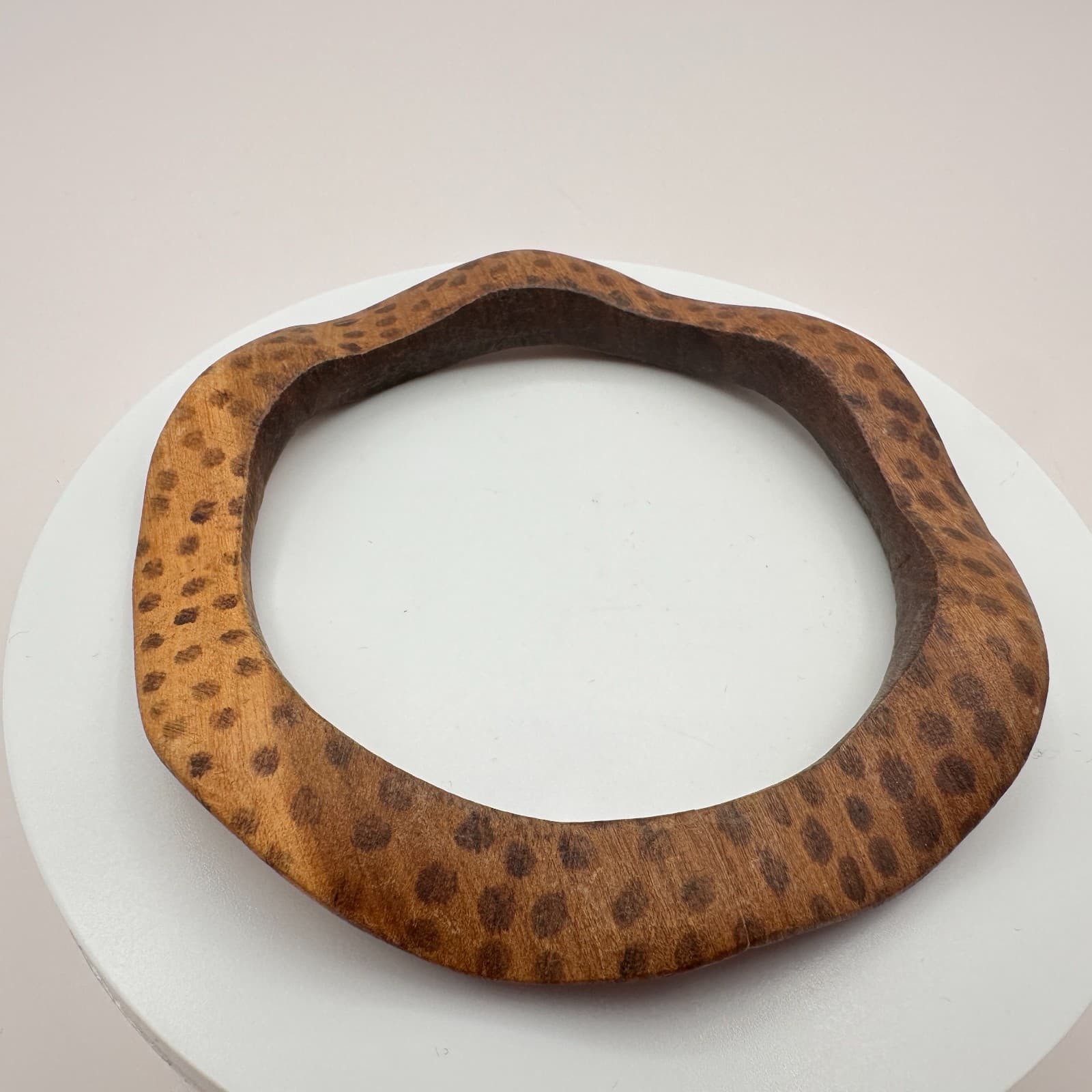 Vintage 70s Brown Wood Bangle Bracelet Wavy Abstract Animal Print Ethnic Jewelry - Thumbnail 3