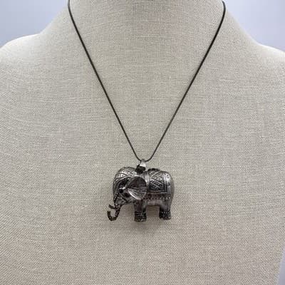 Vintage Y2K Black Rhinestone Silver Tone Elephant Pendant Necklace Jewelry 90s - Thumbnail 7