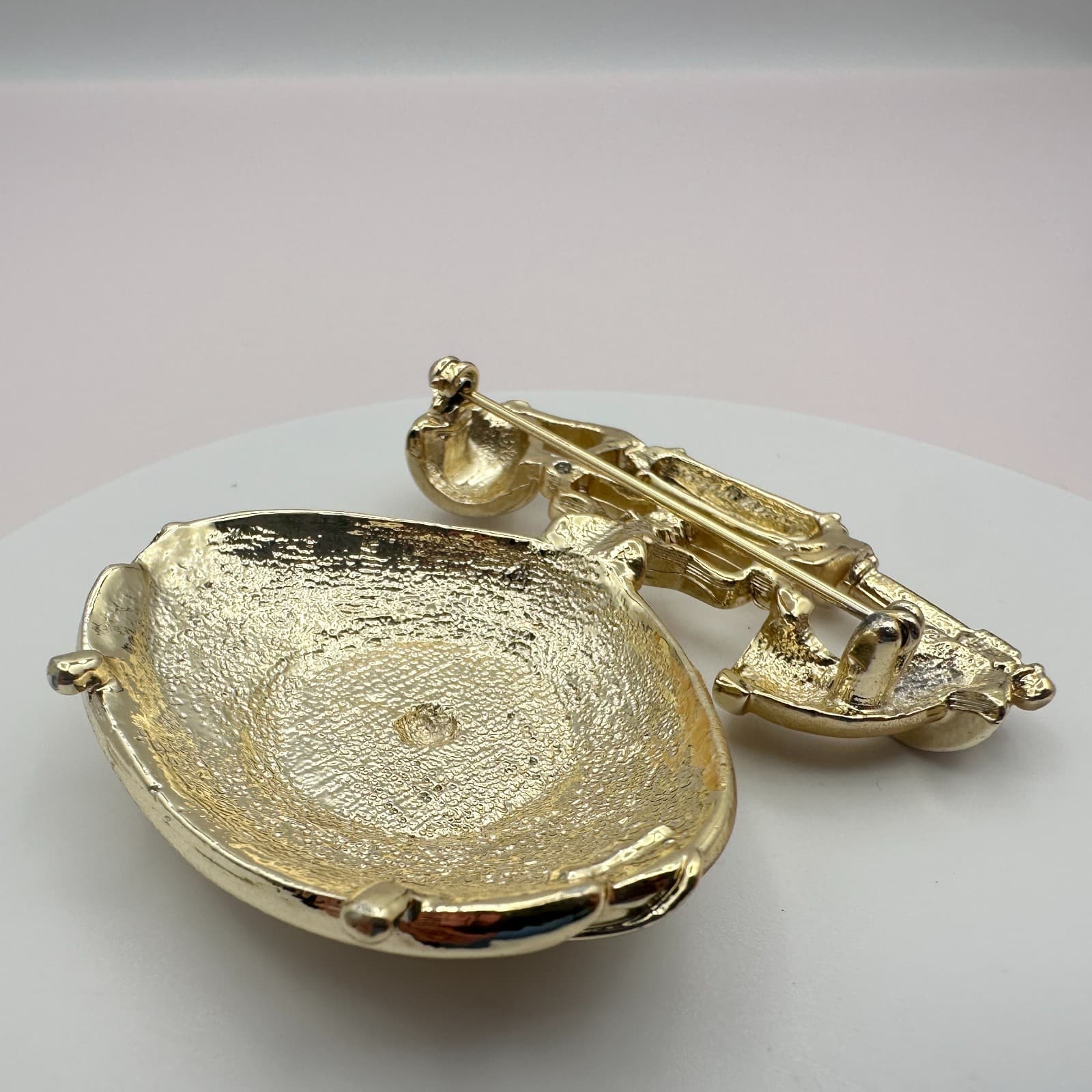 Vintage 80s Floral Rotary Telephone Brooch Pin Gold Tone Jewelry - Thumbnail 4