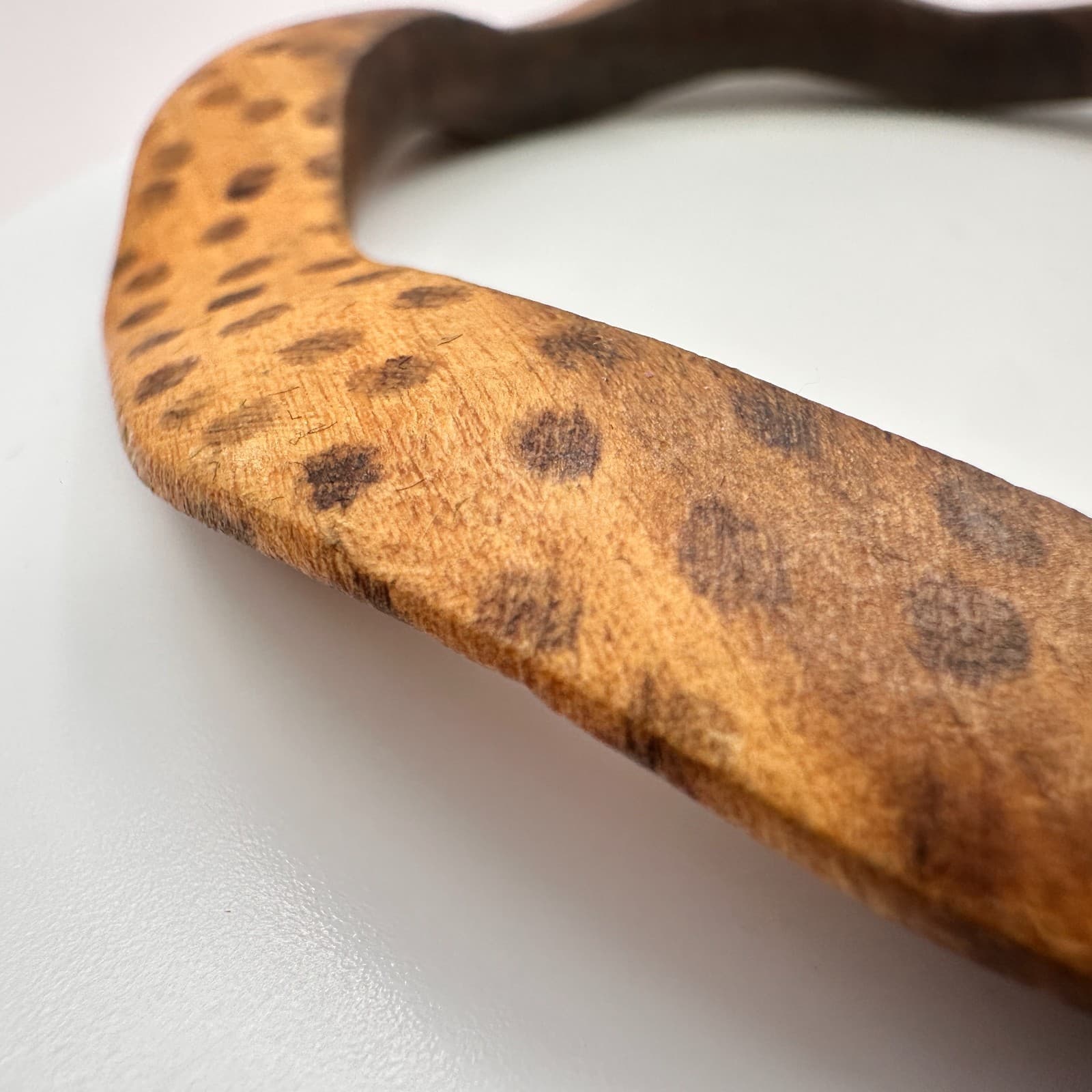 Vintage 70s Brown Wood Bangle Bracelet Wavy Abstract Animal Print Ethnic Jewelry - Thumbnail 6
