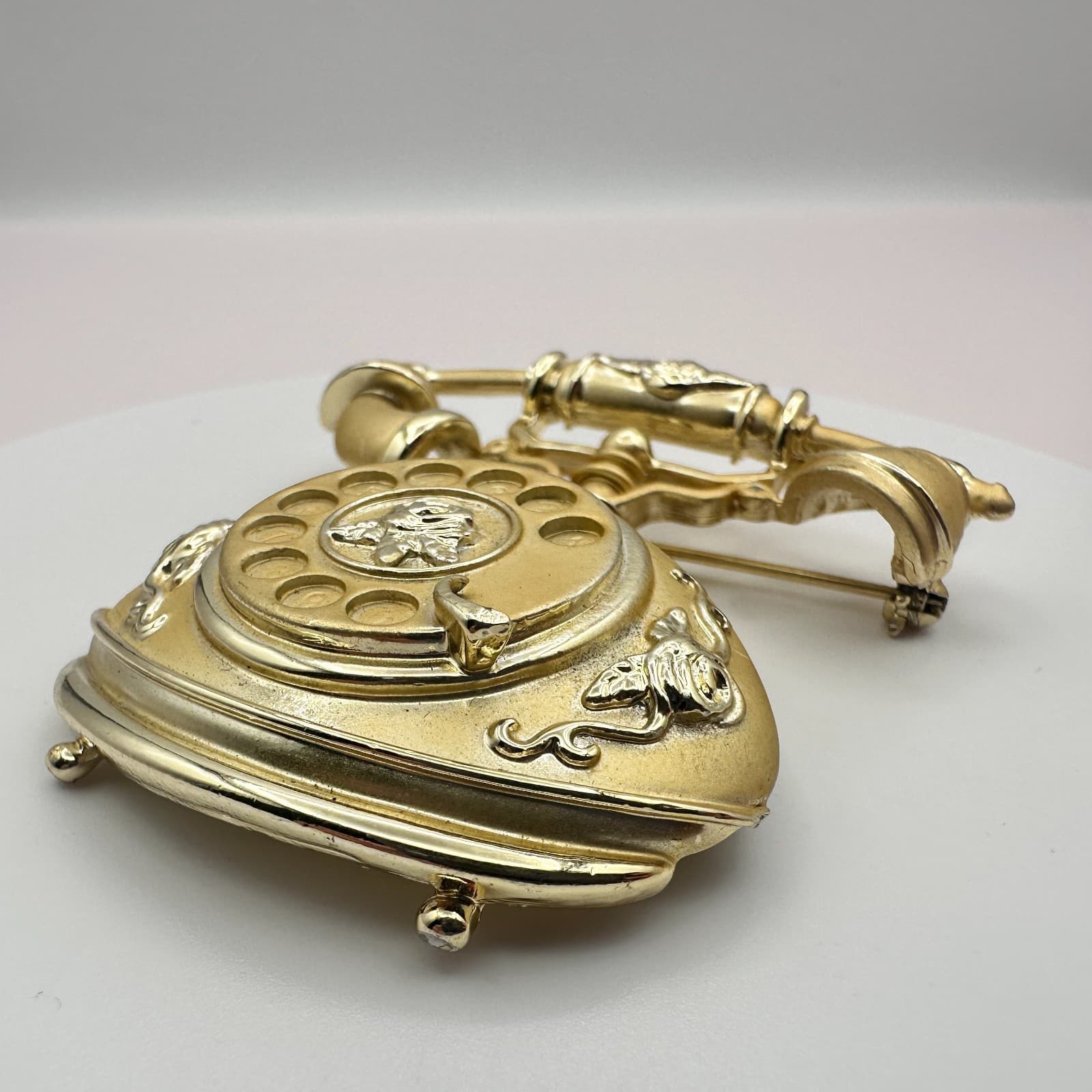 Vintage 80s Floral Rotary Telephone Brooch Pin Gold Tone Jewelry - Thumbnail 7