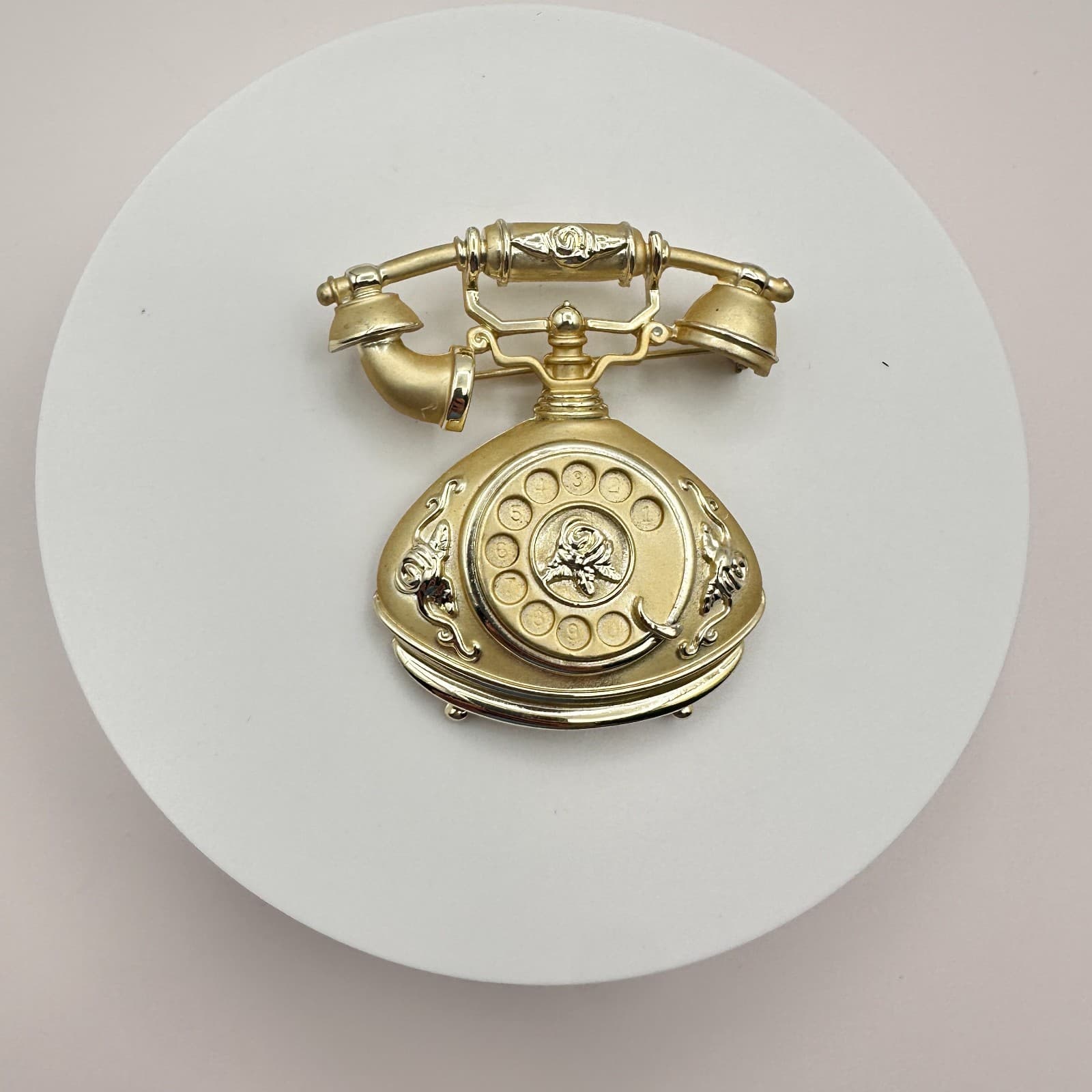 Vintage 80s Floral Rotary Telephone Brooch Pin Gold Tone Jewelry - Thumbnail 3