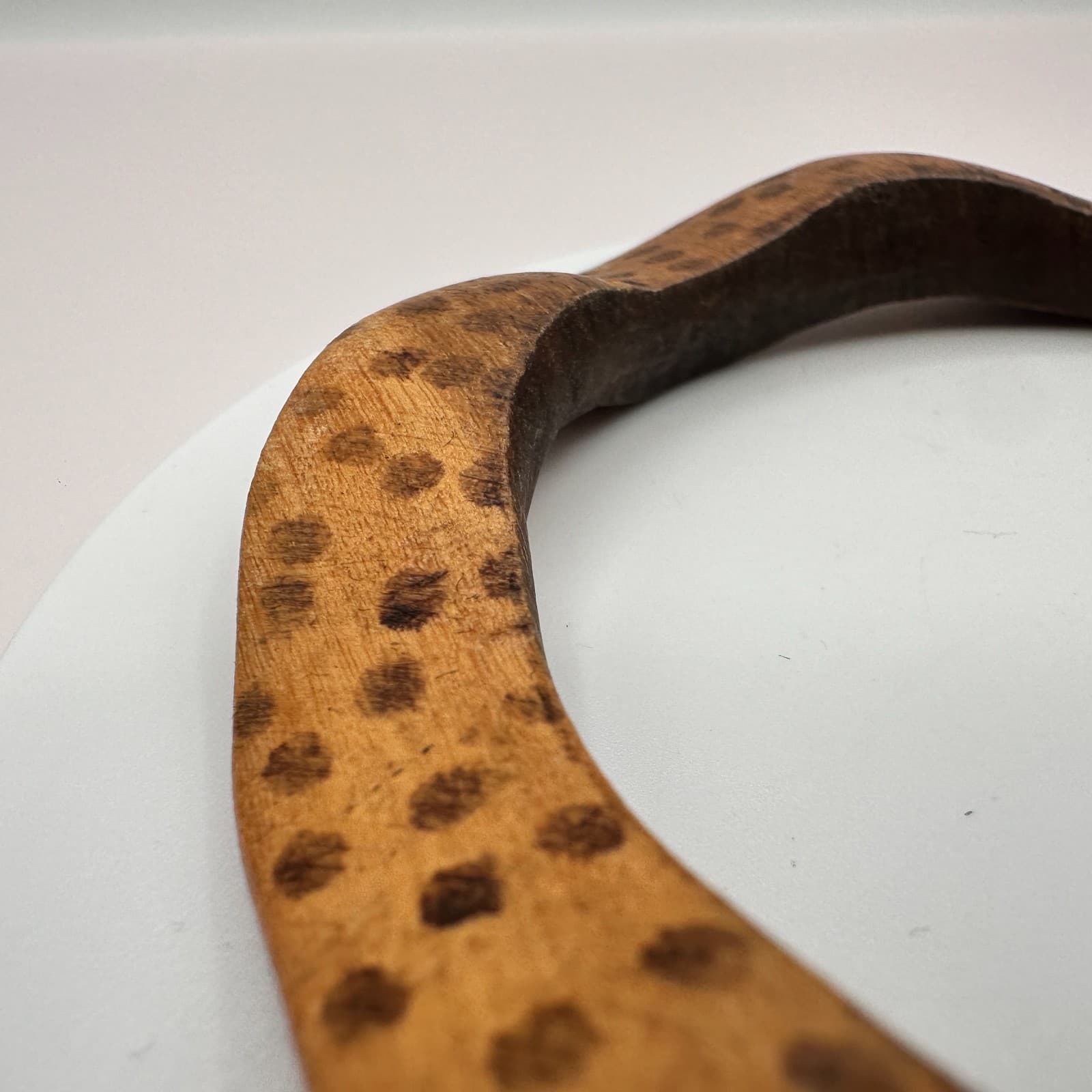 Vintage 70s Brown Wood Bangle Bracelet Wavy Abstract Animal Print Ethnic Jewelry - Thumbnail 7