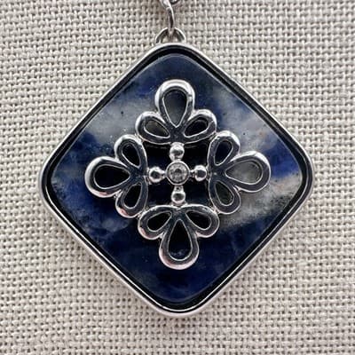 Vintage Y2K White House Black Market Silver Tone Blue Sodalite Clover Necklace - Thumbnail 4