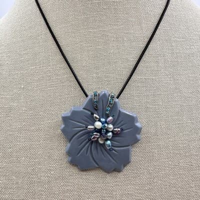 Vintage 90s Mixed Pearl Crystal Flower Pendant Necklace Silver Tone Jewelry Y2K - Thumbnail 2
