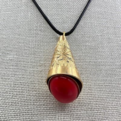 Vintage Y2K Etched Floral Cone Red Cabochon Gold Tone Necklace Women's Jewelry - Thumbnail 5