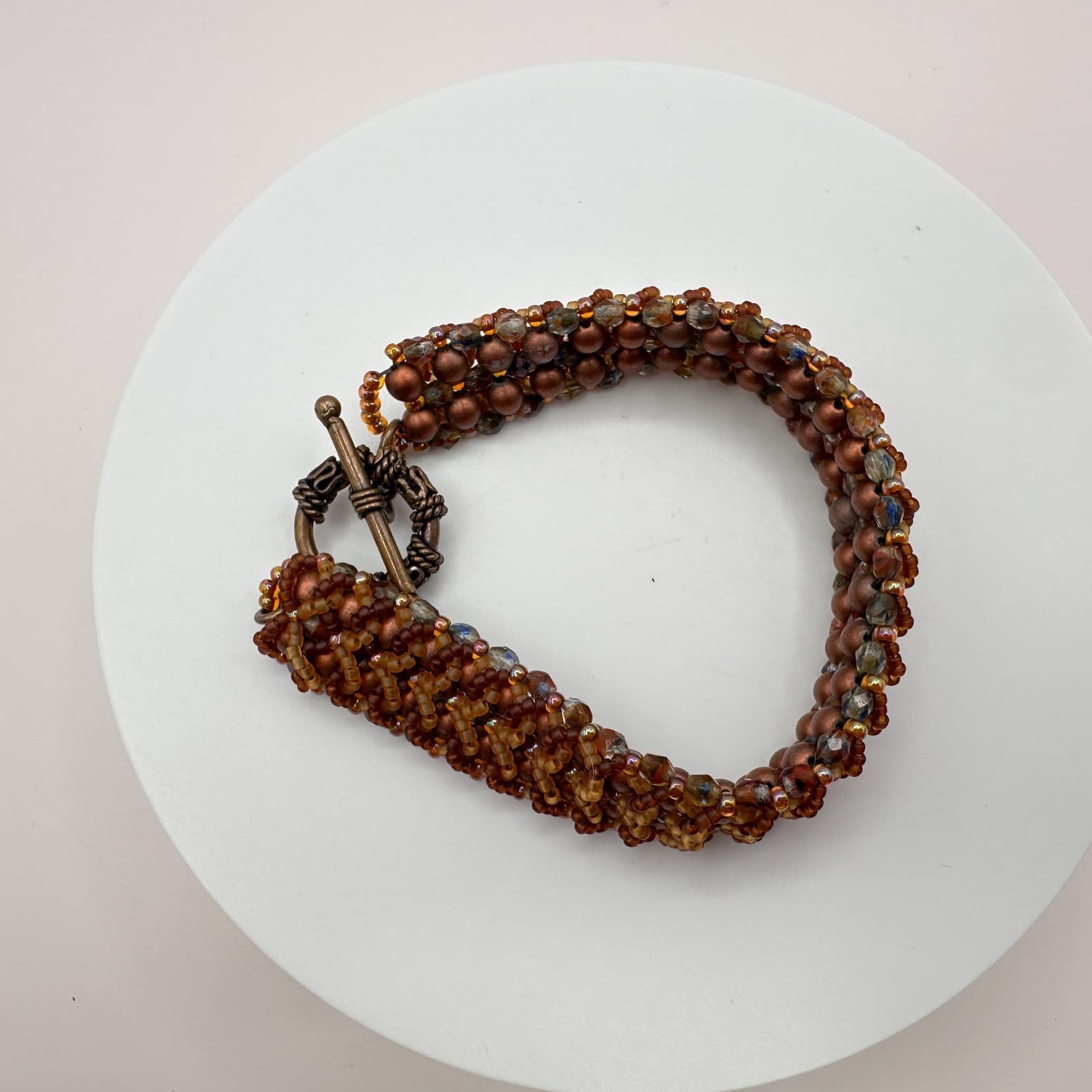 Vintage 90s Earth Tone Glass Pearl Beaded Bracelet Bronze Tone Toggle Jewelry - Thumbnail 5