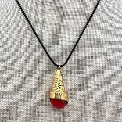 Vintage Y2K Etched Floral Cone Red Cabochon Gold Tone Necklace Women's Jewelry - Thumbnail 7