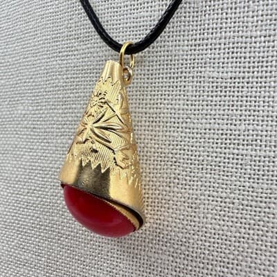 Vintage Y2K Etched Floral Cone Red Cabochon Gold Tone Necklace Women's Jewelry - Thumbnail 4