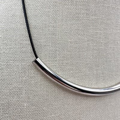Vintage Y2K Silver Tone Curved Tube Bar Black Cord Necklace Women's Jewelry Boho - Thumbnail 3