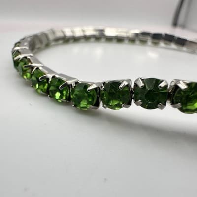 Vintage 90s Green Glass Tennis Bracelet SilverTone Stretch Retro Fashion Jewelry - Thumbnail 4