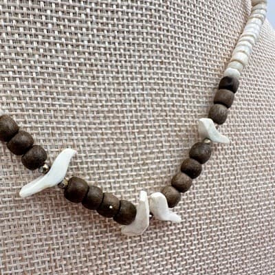 Vintage 90s Fetish Heishi Bird Necklace White Shell Brown Wood Bead Boho Jewelry - Thumbnail 4