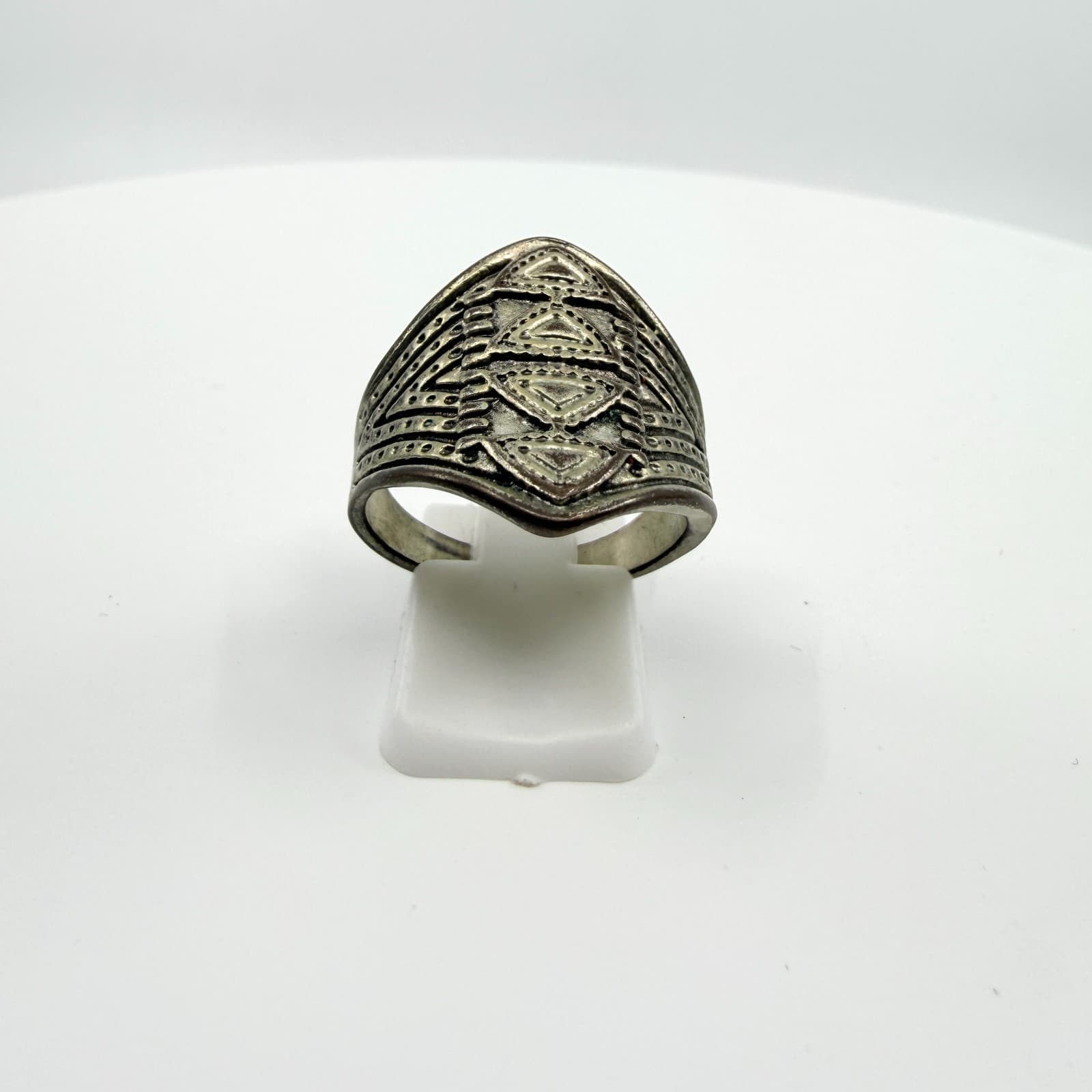 Vintage Southwestern Silver Tone Etched Triangle Shield Statement Ring Boho - Thumbnail 2