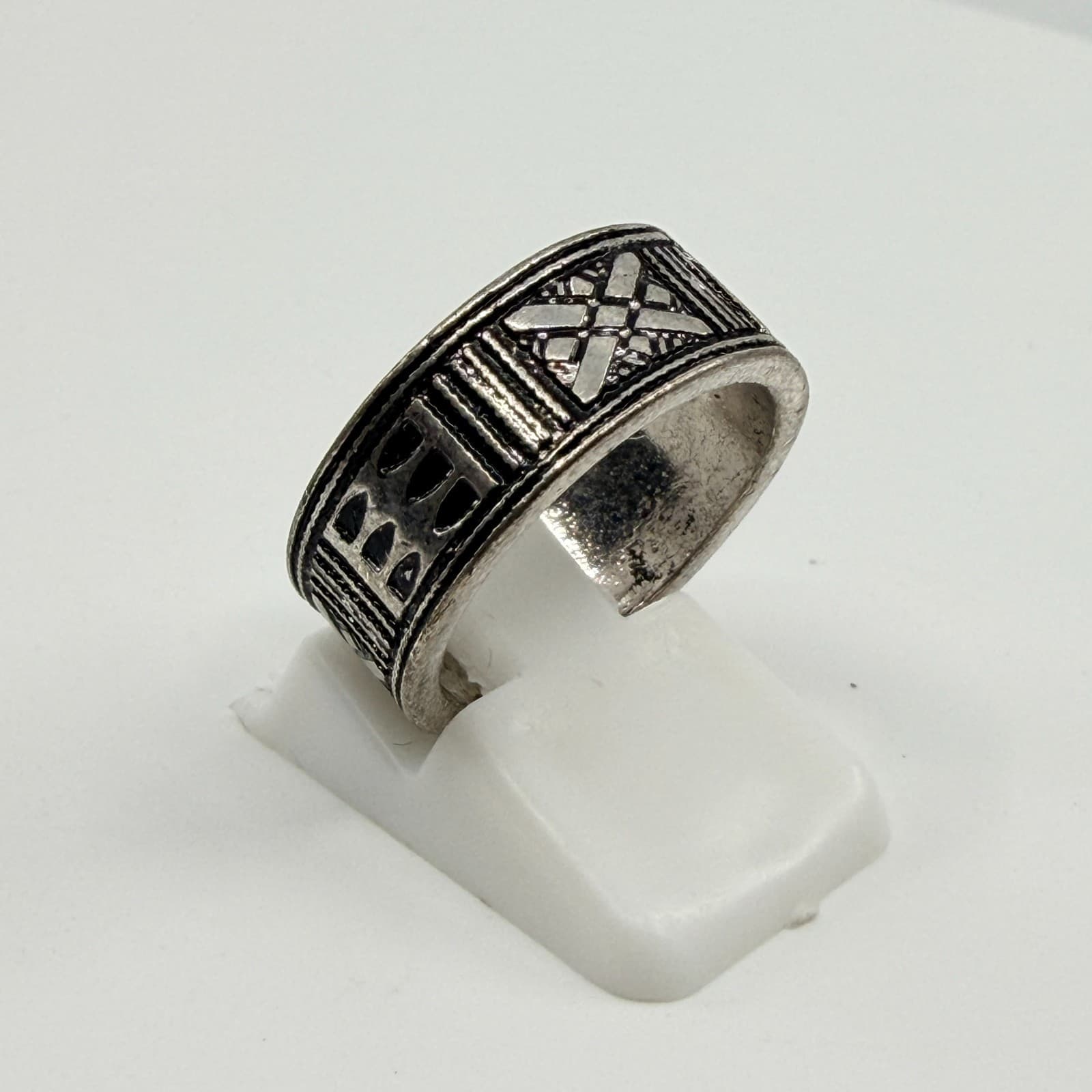 Vintage Southwestern Silver Tone Engraved Geometric Band Cuff Ring Retro Boho - Thumbnail 3
