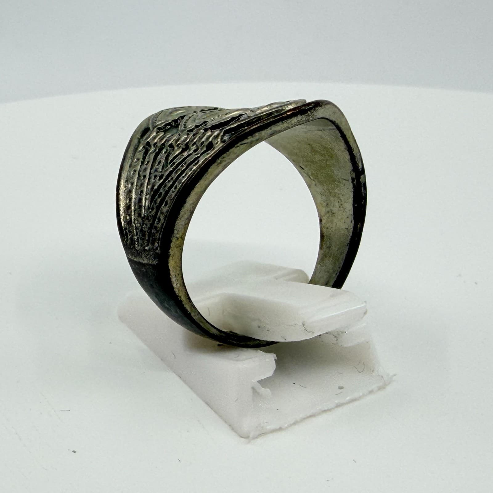 Vintage Southwestern Silver Tone Etched Triangle Shield Statement Ring Boho - Thumbnail 5