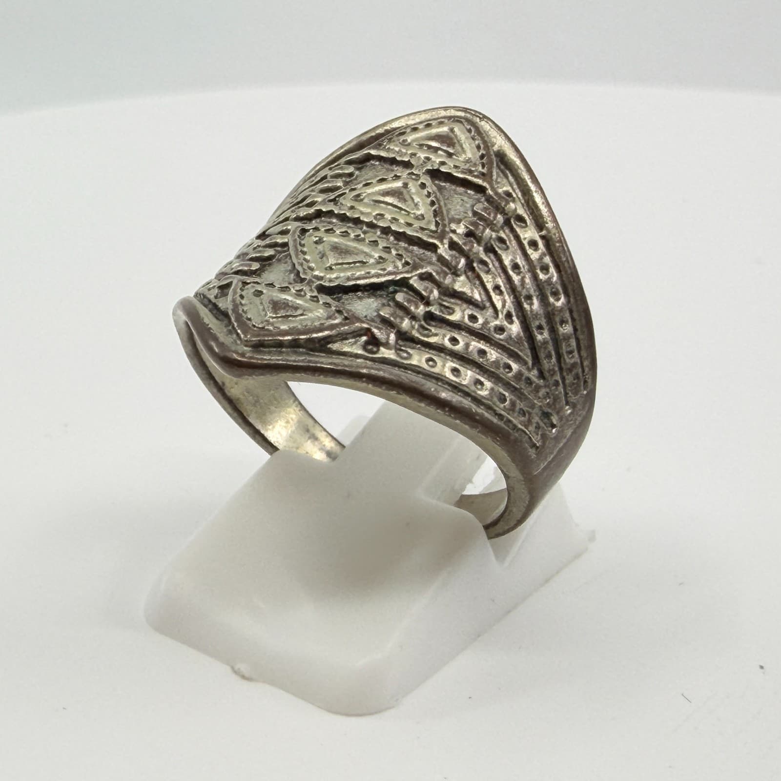 Vintage Southwestern Silver Tone Etched Triangle Shield Statement Ring Boho - Thumbnail 4