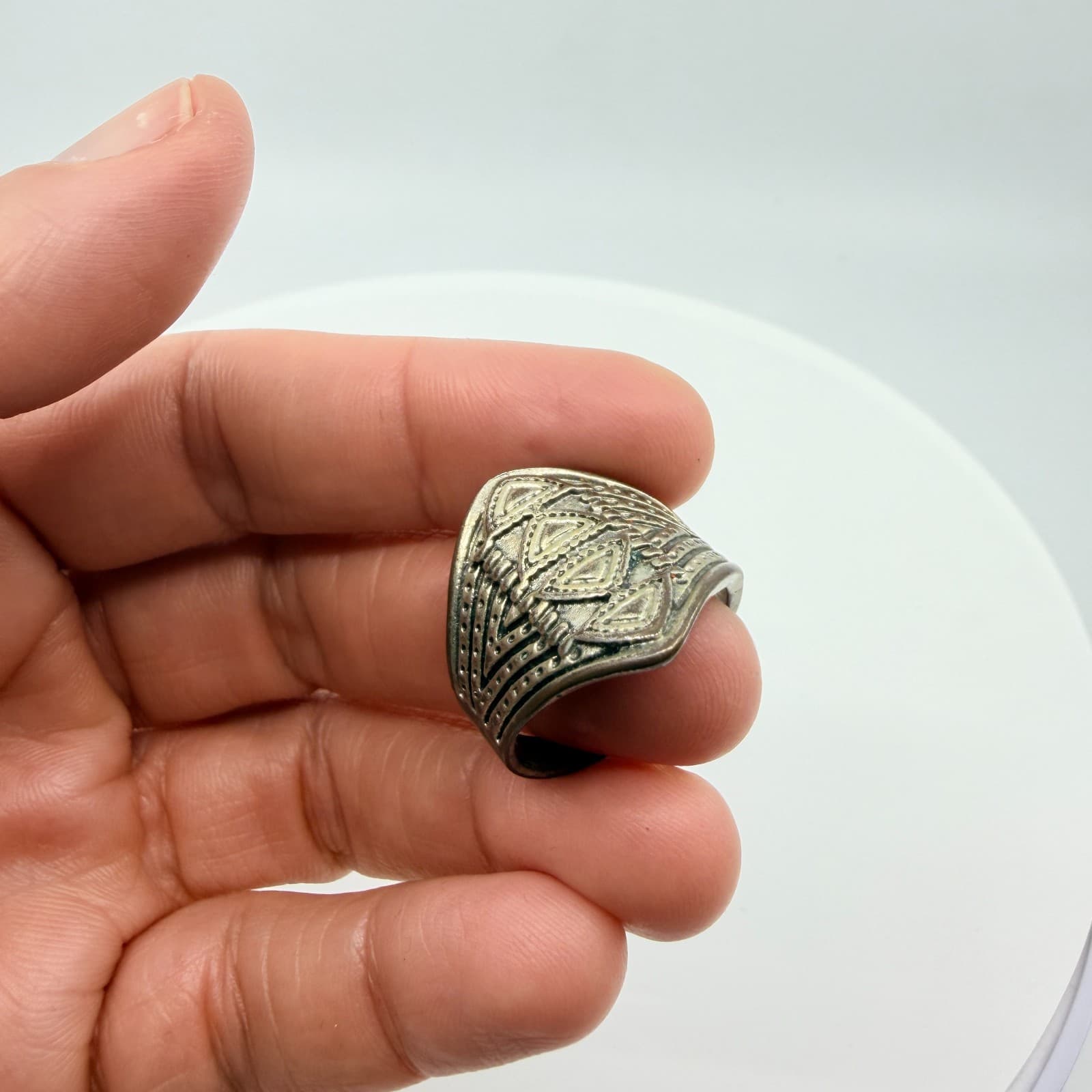 Vintage Southwestern Silver Tone Etched Triangle Shield Statement Ring Boho - Thumbnail 7