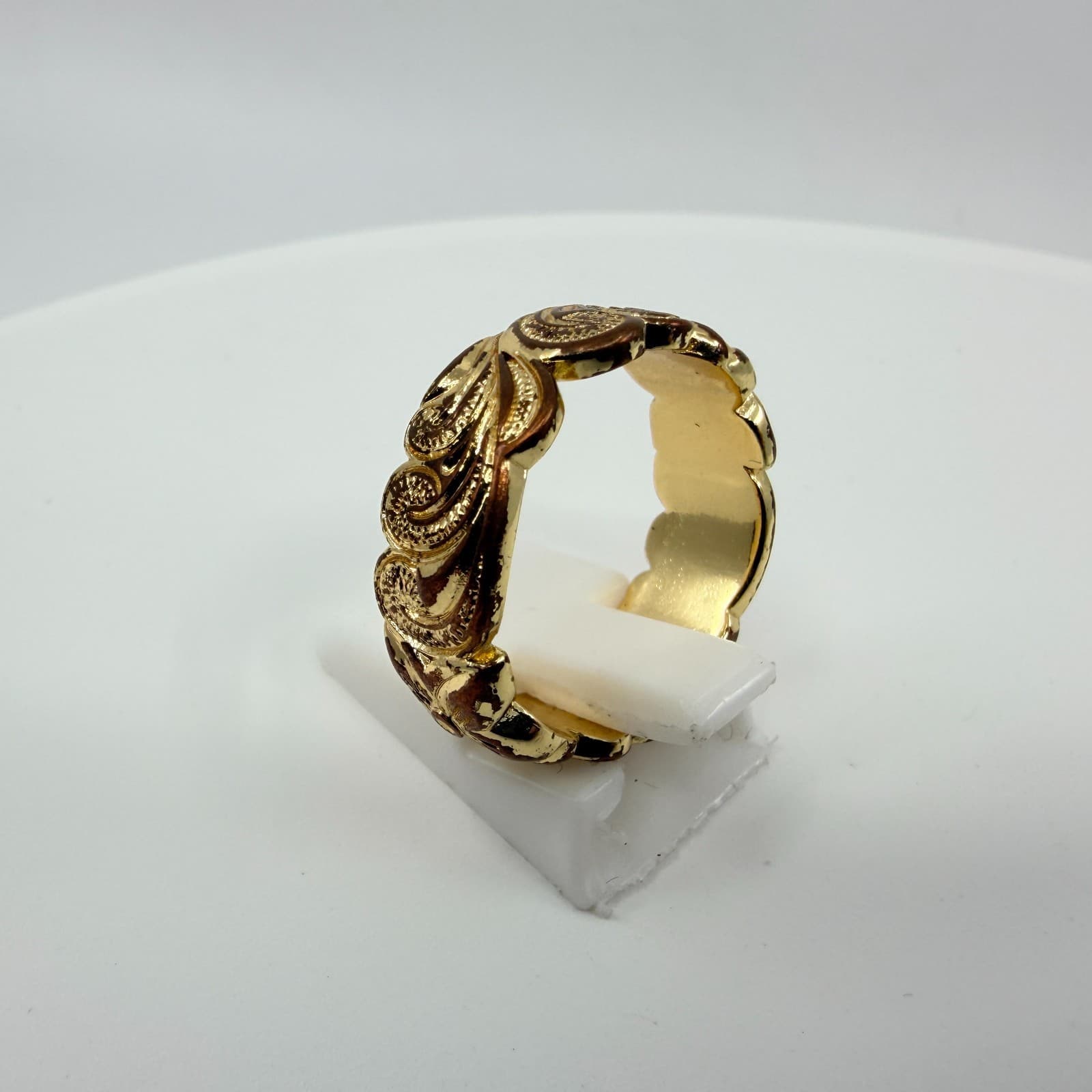 Vintage Gold Tone Etched Paisley Swirl Band Statement Ring Retro Size 9 Classic - Thumbnail 4