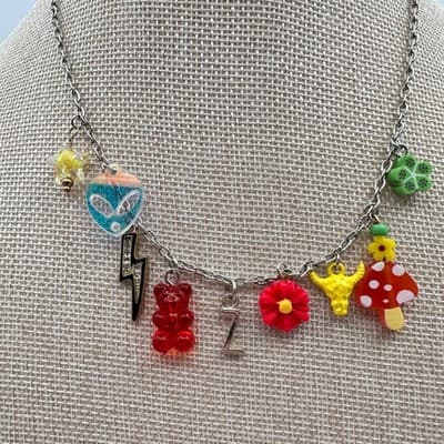 Vintage 90s Kitsch Charm Silver Tone Necklace Women's Classic Fashion Jewelry - Thumbnail 2