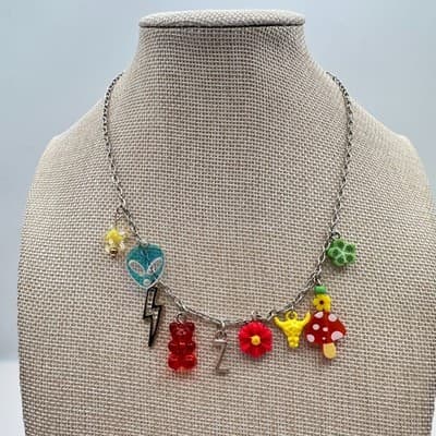 Vintage 90s Kitsch Charm Silver Tone Necklace Women's Classic Fashion Jewelry - Thumbnail 7