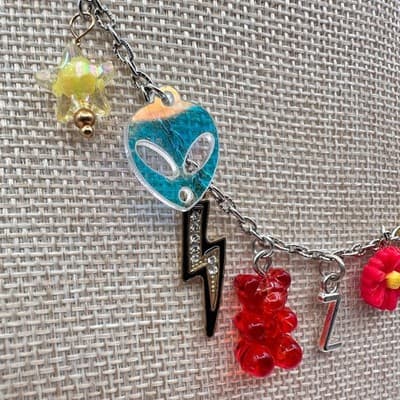 Vintage 90s Kitsch Charm Silver Tone Necklace Women's Classic Fashion Jewelry - Thumbnail 3