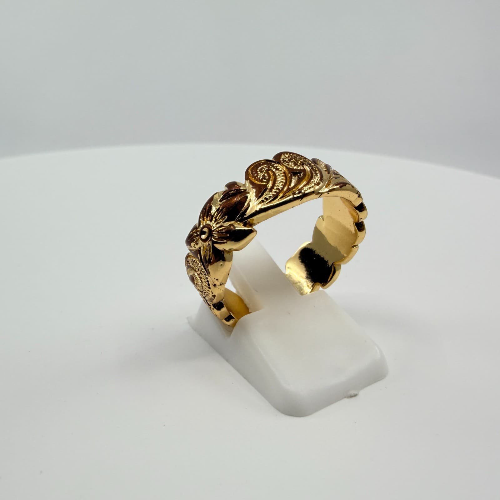 Vintage Gold Tone Etched Paisley Swirl Band Statement Ring Retro Size 9 Classic - Thumbnail 2