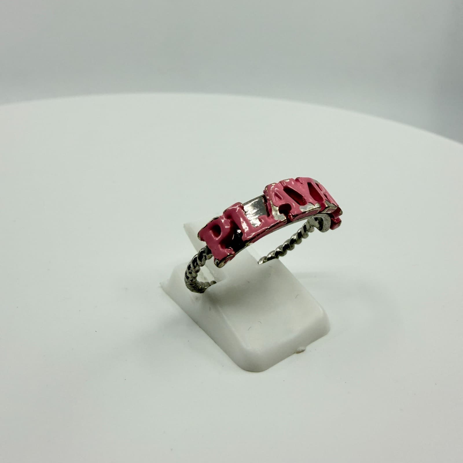 Vintage Y2K Pink Enamel PLAYBOY Letter Ring Silver Tone Twisted Rope Band Size 8 - Thumbnail 4