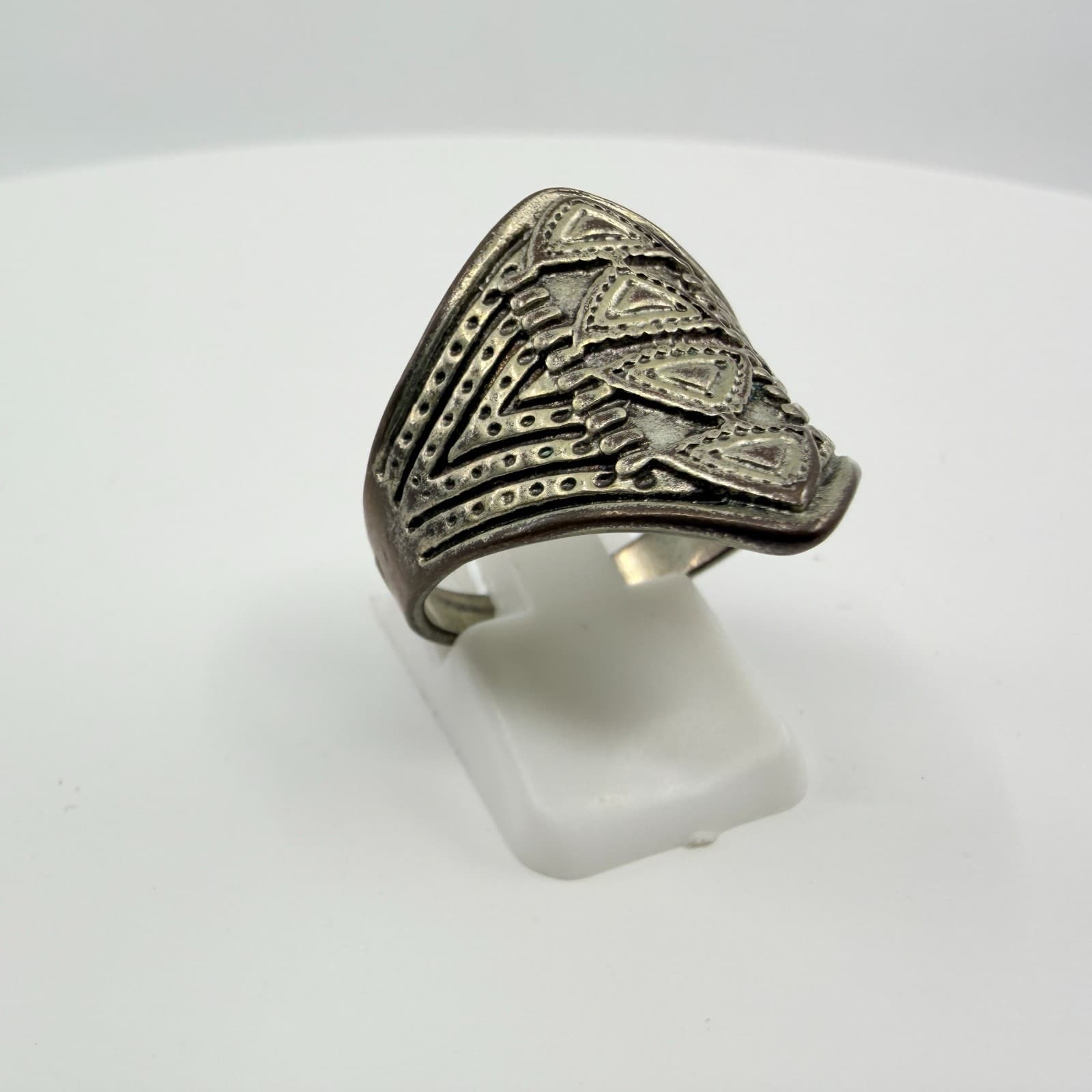 Vintage Southwestern Silver Tone Etched Triangle Shield Statement Ring Boho - Thumbnail 3