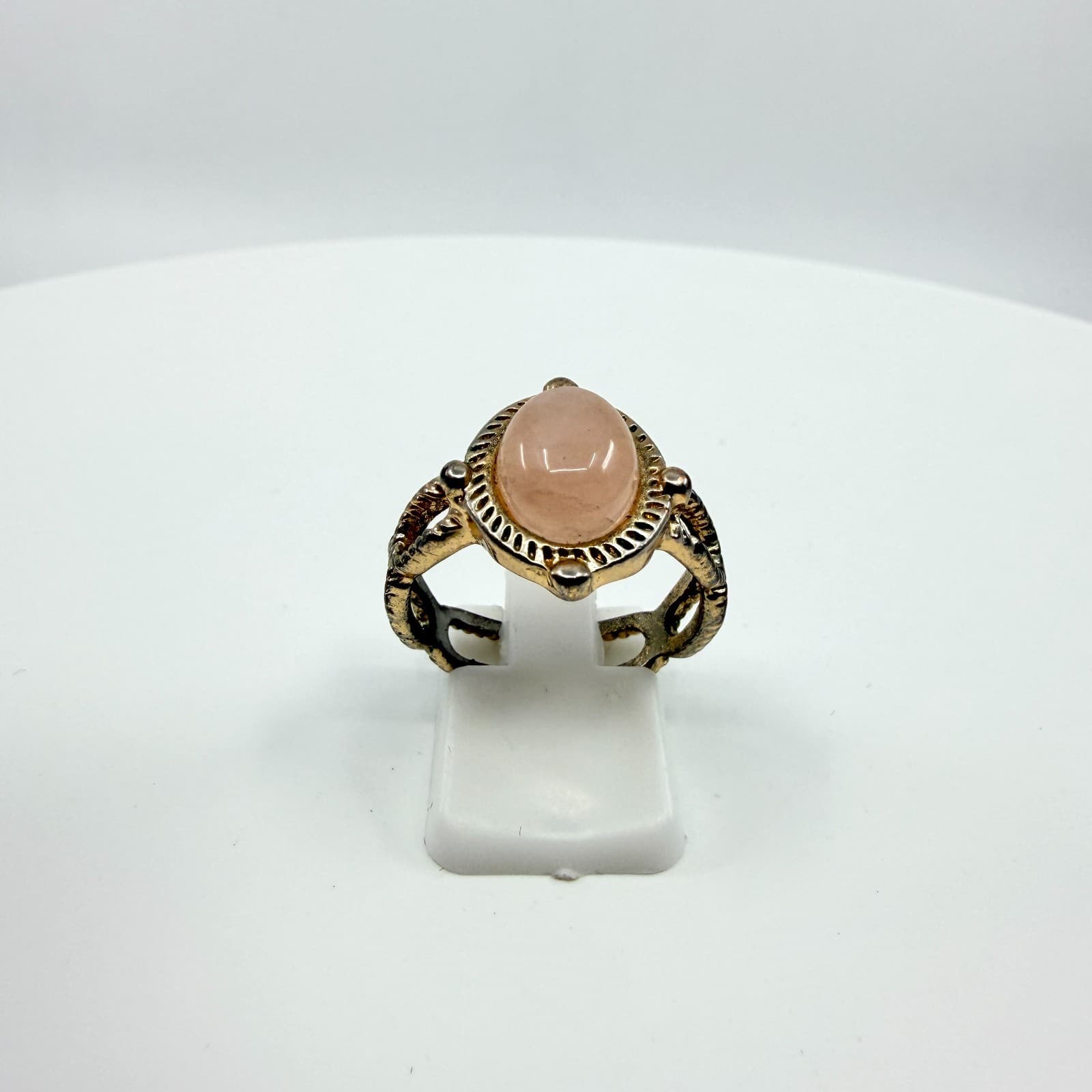 Vintage Y2K Pink Rose Quartz Oval Cabochon Statement Ring Gold Tone Size 8 Retro