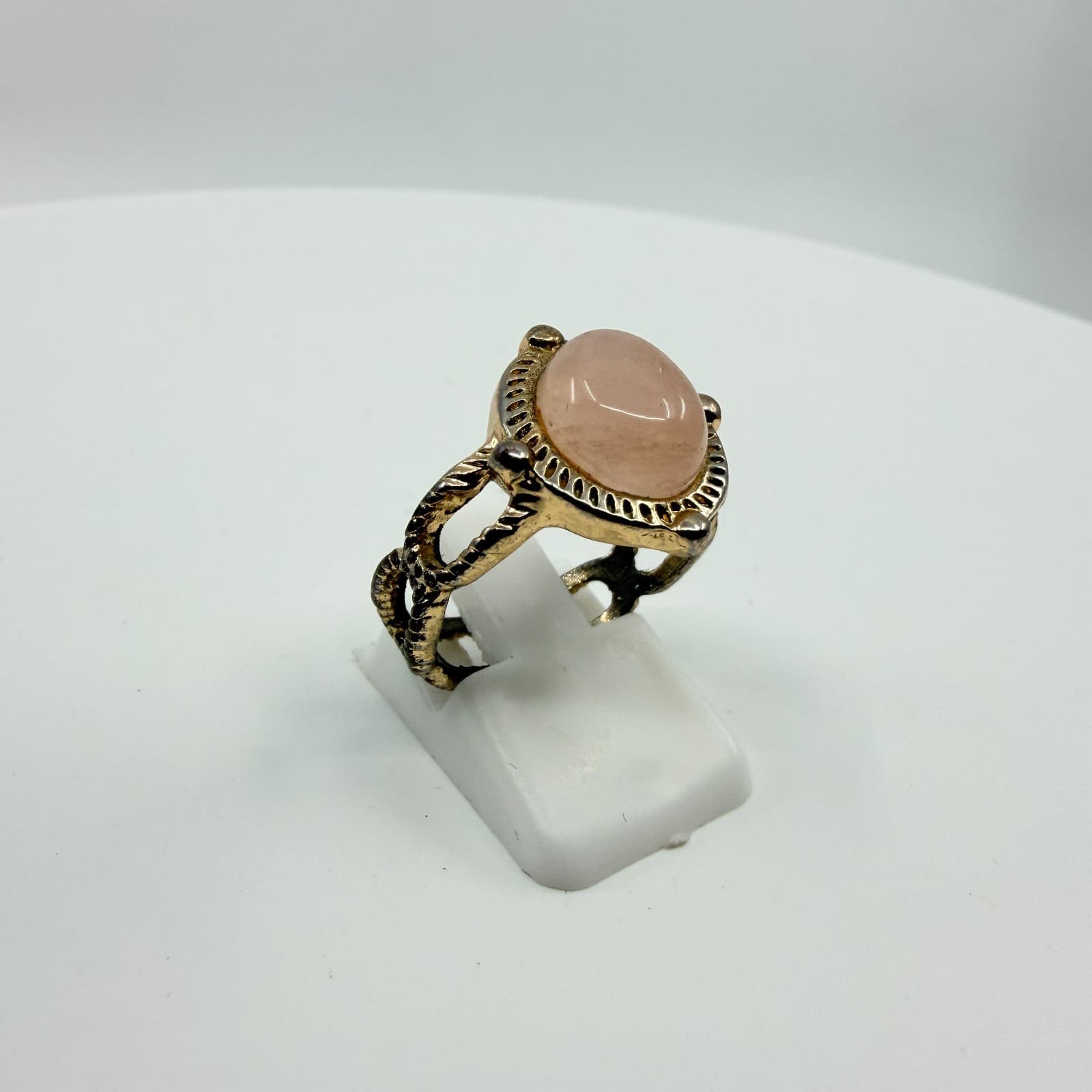 Vintage Y2K Pink Rose Quartz Oval Cabochon Statement Ring Gold Tone Size 8 Retro - Thumbnail 2